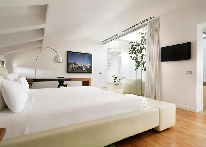 Palazzo Montemartini Rome, A Radisson Collection 5*