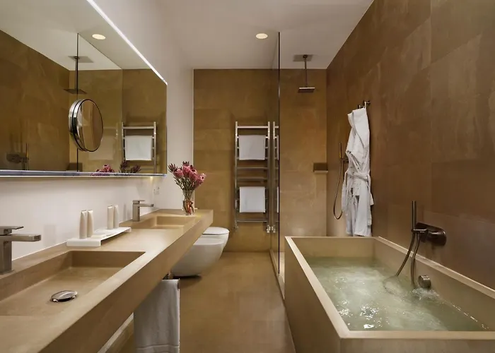 Palazzo Montemartini Rome, A Radisson Collection 5*